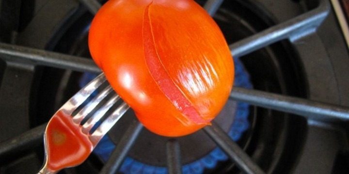 jak obierać pomidora