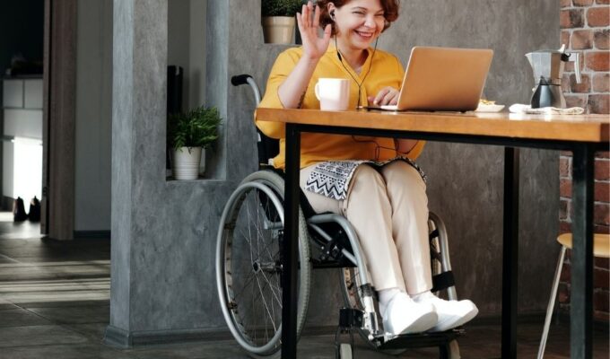 dzieci na wózku inwalidzkim